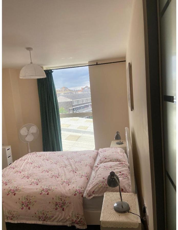 Lovely 2Br Apartment W/ City View 런던 외부 사진