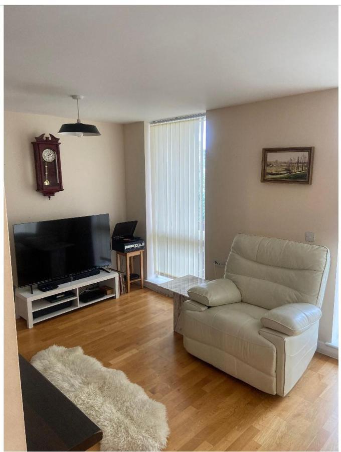 Lovely 2Br Apartment W/ City View 런던 외부 사진