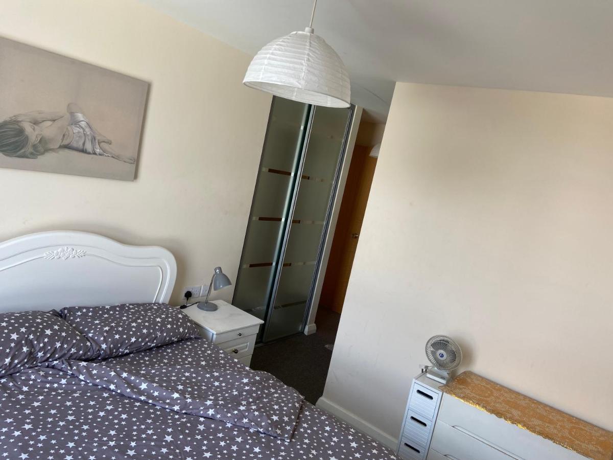 Lovely 2Br Apartment W/ City View 런던 외부 사진